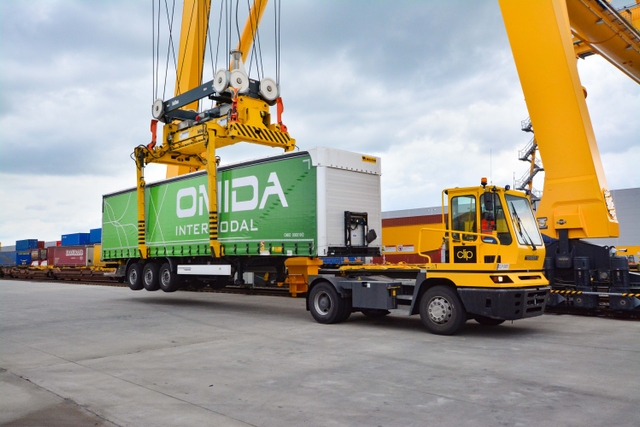 Lashing the Cargo | Omida Logistics