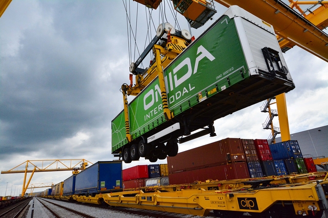 Unloading | Omida Logistics